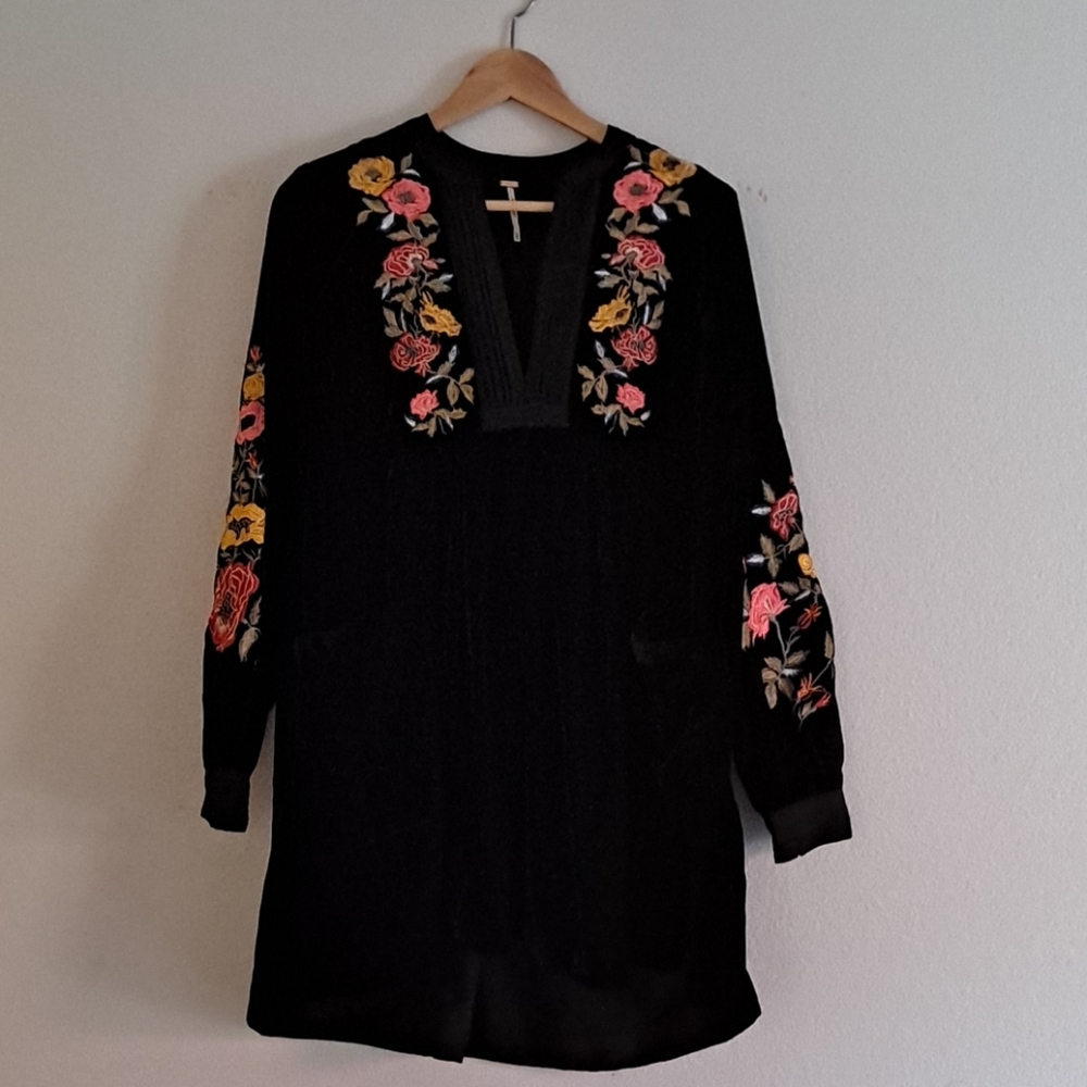 Black Floral Embroidered Velvet Mini Dress